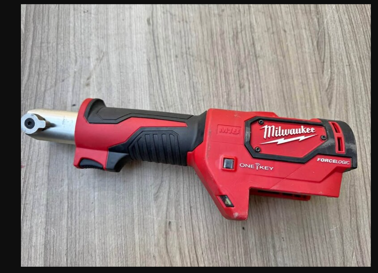 İKİNCİ EL MİLWAUKEE M18 HCCT-201C AKÜLÜ HİDROLİK PABUÇ SIKMA PENSESİ 5 İKİNCİ EL MİLWAUKEE M18 HCCT-201C AKÜLÜ HİDROLİK PABUÇ SIKMA PENSESİ - Görsel 3