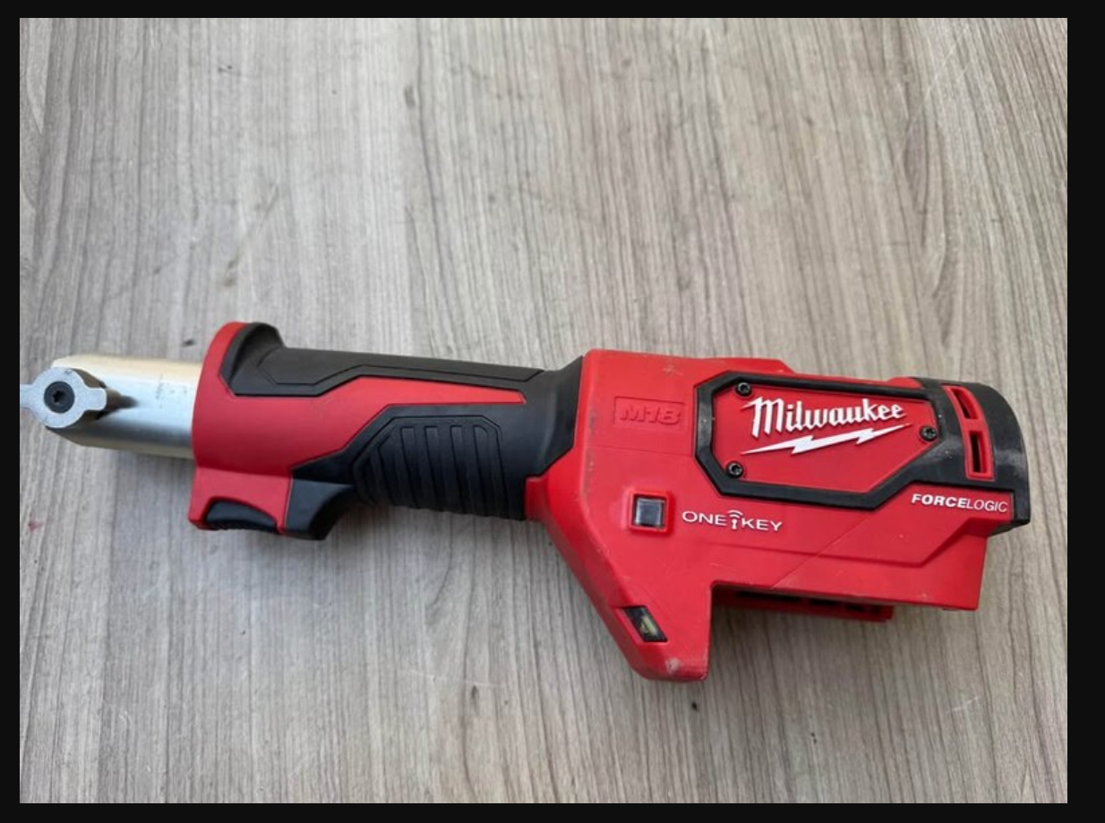 İKİNCİ EL MİLWAUKEE M18 HCCT-201C AKÜLÜ HİDROLİK PABUÇ SIKMA PENSESİ 6 İKİNCİ EL MİLWAUKEE M18 HCCT-201C AKÜLÜ HİDROLİK PABUÇ SIKMA PENSESİ - Görsel 4